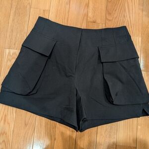 Lululemon Relaxed Fit Super High-Rise Cargo Short *4” size 12 Black - NWT